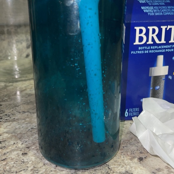 26oz Plastic Brita Filtration Bottle and Brita Bottle Replacement Filters Bundle - Picture 4 of 4